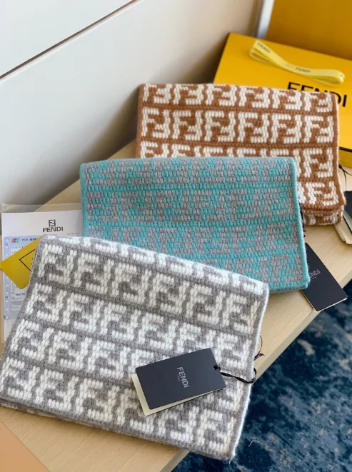 FENDI FF Logo Knit Scarf in Gray-White Pattern — listing photograph